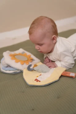 Hot Aktivitetsbog - Little Farm Røre- & Følebøger