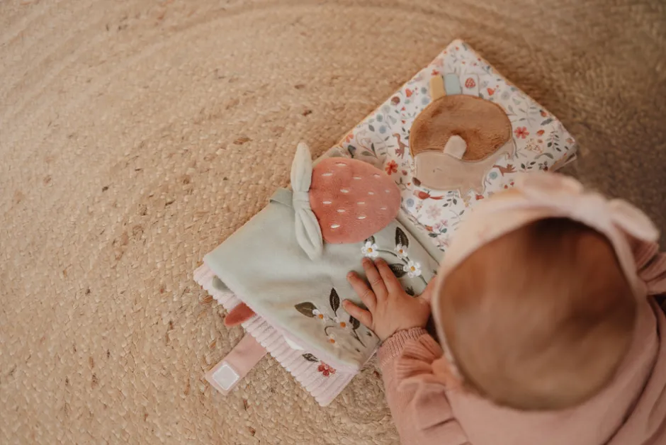 Hot Blød Aktivitetsbog Fairy Garden Røre- & Følebøger