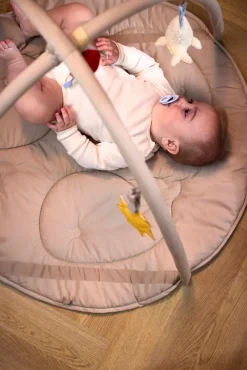 Outlet Fjord aktivitetstæppe inkl. 3 aktivitslegetøj Aktivitetstæpper