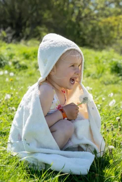 Hot Håndklæde broderet m. hætte - Ocean Blossom Børn Badekåber & Håndklæder