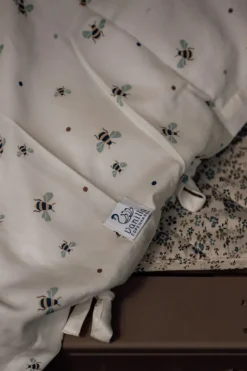 Discount Junior sengetøj - Honey Bee Happy Børn Sengetøj