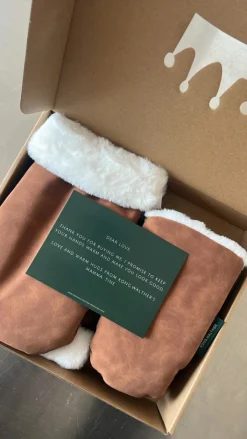 Online Østerbro handsken 2-Pak (Voksen + Mini) - brown faux suede Vognhandsker